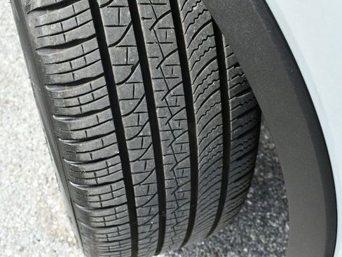 Used 2025 Volvo XC40 B5 Ultra image 57