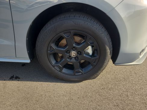 Certified 2025 Toyota Sienna XLE Woodland Edition AWD/4WD image 12