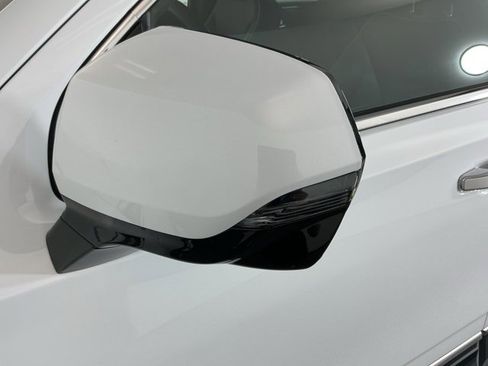 Used 2024 GMC Yukon XL SLT image 10