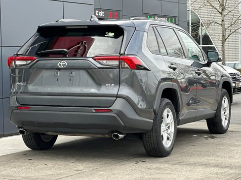 Used 2021 Toyota RAV4 XLE w/ XLE Grade Weather Package AWD/4WD image 3