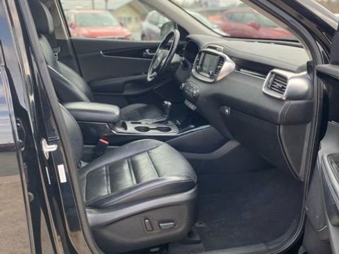 Used 2017 Kia Sorento SX image 9