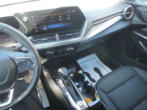 Used 2024 Chevrolet Trax ACTIV w/ Sunroof Package image 17