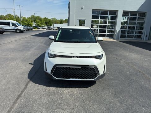 Used 2025 Kia Soul LX w/ LX Technology Package FWD image 15