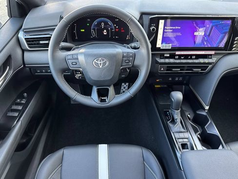 New 2026 Toyota Camry Hybrid FWD image 17
