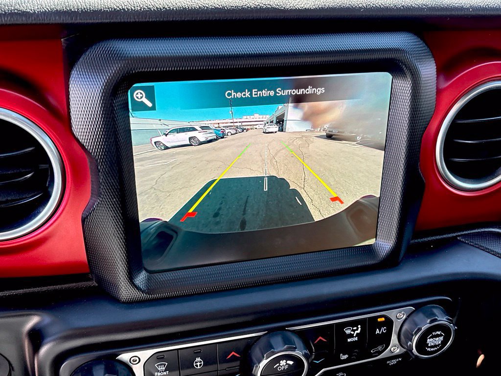 Used 2022 Jeep Gladiator Rubicon w/ Cold Weather Group AWD/4WD image 19