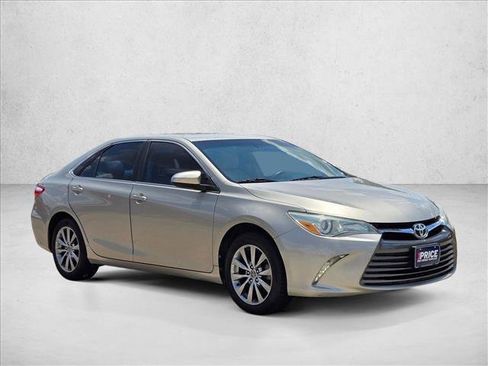 Used 2015 Toyota Camry XLE FWD image 3