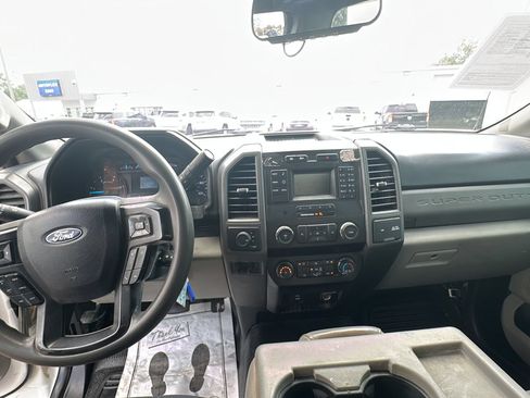 Used 2019 Ford F550 4x4 Regular Cab Super Duty image 9