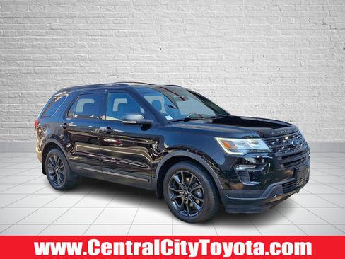 Used 2018 Ford Explorer XLT w/ Equipment Group 202A AWD/4WD image 1