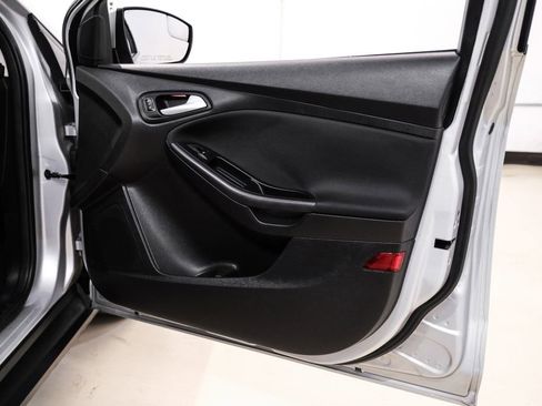 Used 2017 Ford Focus SEL image 40