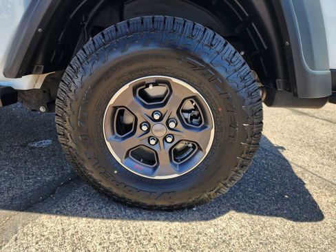 Used 2021 Jeep Gladiator Rubicon AWD/4WD image 10