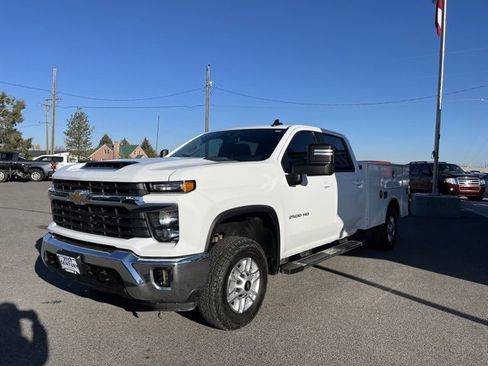 Used 2024 Chevrolet Silverado 2500 LT w/ Convenience Package image 3