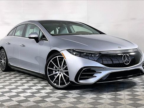 Used 2022 Mercedes-Benz EQS 580 4MATIC Sedan image 11