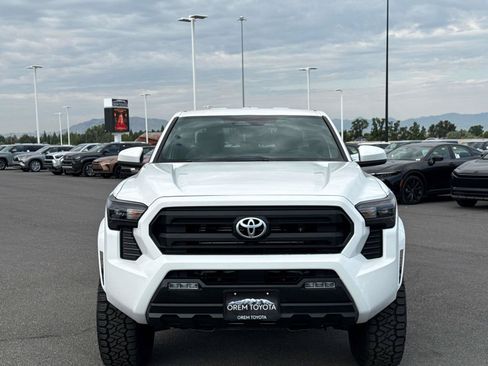 Used 2024 Toyota Tacoma SR5 AWD/4WD image 2