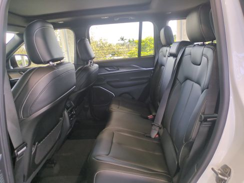 New 2026 Jeep Grand Cherokee Limited w/ Limited Altitude Package image 15