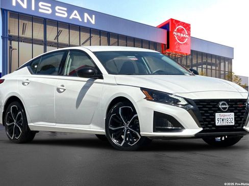 Used 2024 Nissan Altima 2.5 SR AWD/4WD image 2