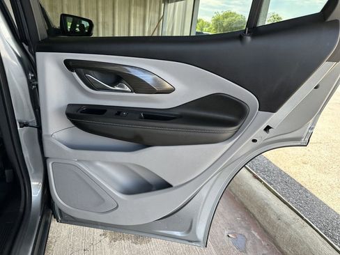 Used 2024 GMC Terrain SLE w/ Driver Convenience Package image 34