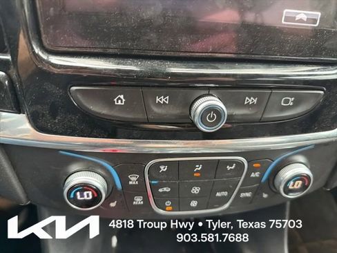 Used 2018 Chevrolet Traverse LT FWD image 20