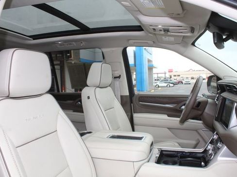 Used 2023 GMC Yukon Denali AWD/4WD image 16