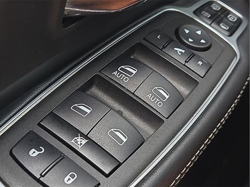 Used 2024 RAM 2500 Limited image 17