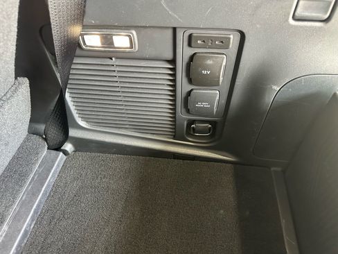Used 2025 Ford Expedition Active AWD/4WD image 28