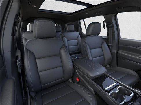 New 2026 Chevrolet Traverse LT w/ Sun and Wheel Package FWD image 16