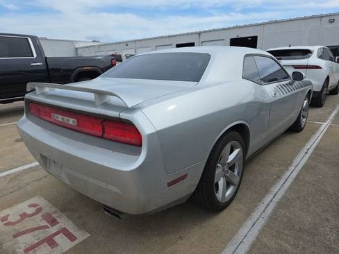 Used 2010 Dodge Challenger R/T RWD image 5