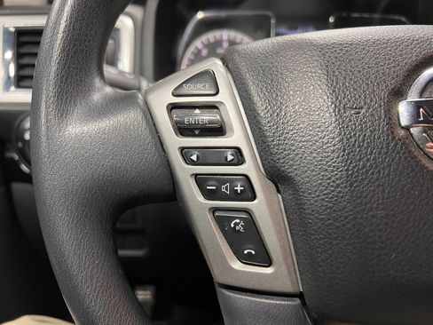 Used 2018 Nissan Titan SV image 14