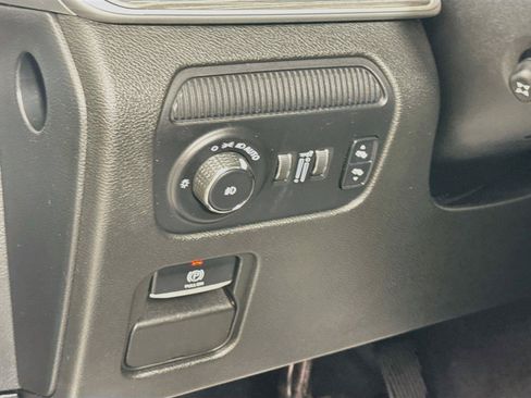 Used 2023 Jeep Wagoneer L Series II AWD/4WD image 16