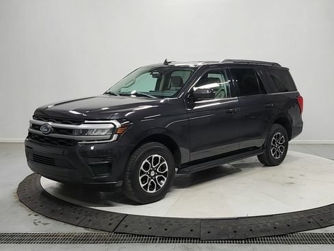 Used 2024 Ford Expedition XLT RWD image 3
