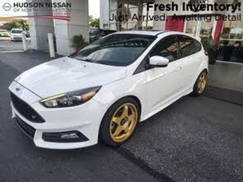 Used 2017 Ford Focus ST w/ Equipment Group 402A FWD image 20