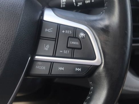 Used 2023 Toyota Highlander XLE AWD/4WD image 14