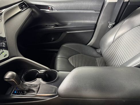Used 2020 Toyota Camry SE image 19