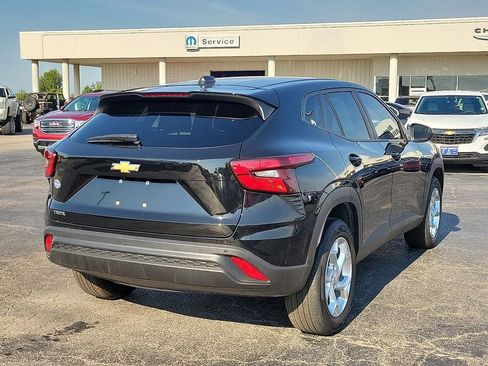 Used 2026 Chevrolet Trax LS w/ LS Convenience Package FWD image 5