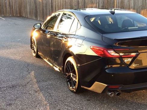 Used 2025 Toyota Camry SE image 7