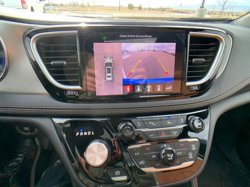 New 2026 Chrysler Pacifica Pinnacle image 21