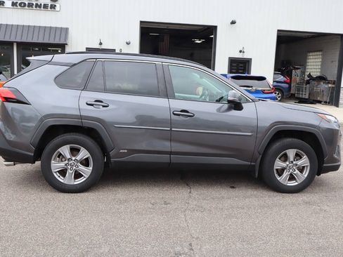 Used 2022 Toyota RAV4 XLE w/ Convenience Package AWD/4WD image 9