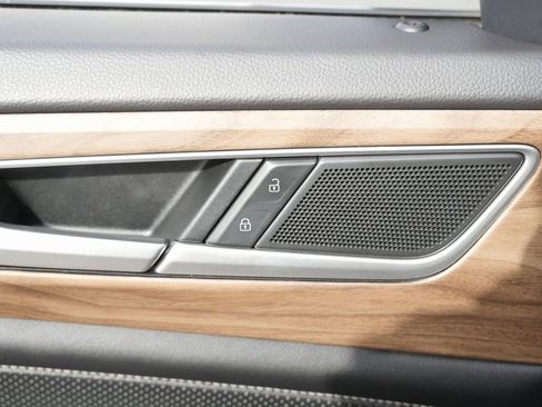 Used 2024 Volkswagen Atlas SE image 29