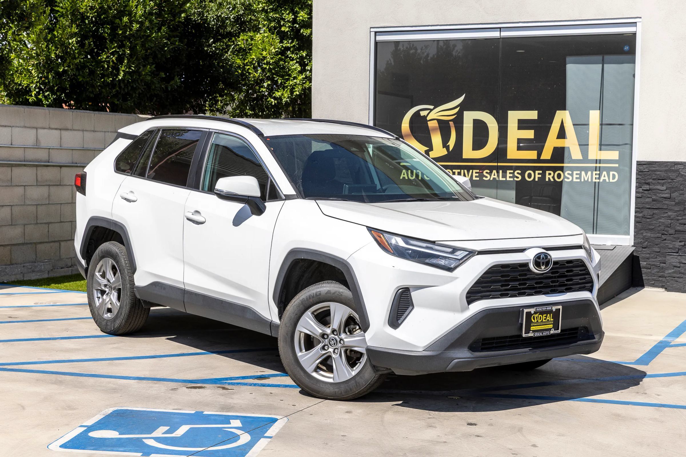 Used 2021 Toyota RAV4 XLE w/ XLE Grade Weather Package AWD/4WD image 2