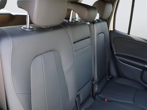 New 2025 Mercedes-Benz GLB 250 4MATIC image 14