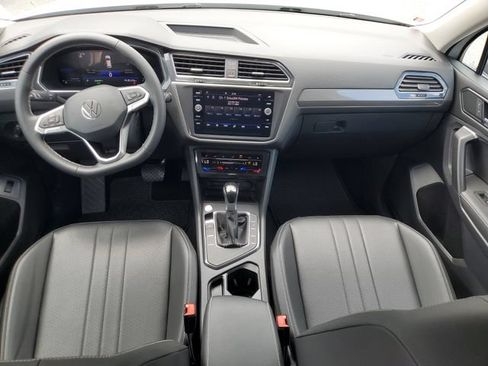 Certified 2023 Volkswagen Tiguan SE FWD image 8
