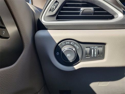 Used 2024 Chrysler Pacifica Touring-L image 12