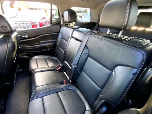 Used 2021 GMC Acadia SLT image 17