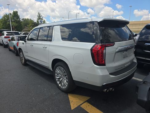 Used 2023 GMC Yukon XL Denali w/ Advanced Technology Package AWD/4WD image 4
