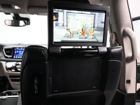 Used 2018 Chrysler Pacifica Limited w/ Advanced Safetytec Group image 20