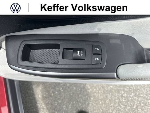 Used 2019 Jeep Cherokee Limited FWD image 31
