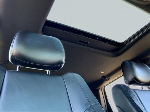 Used 2018 Jeep Grand Cherokee Altitude RWD image 12
