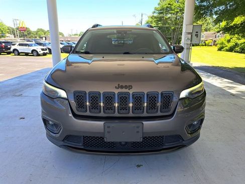 Used 2021 Jeep Cherokee Latitude Plus AWD/4WD image 2