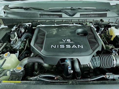 Certified 2025 Nissan Armada Platinum Reserve image 42