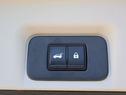 Used 2023 Nissan Ariya FWD image 23