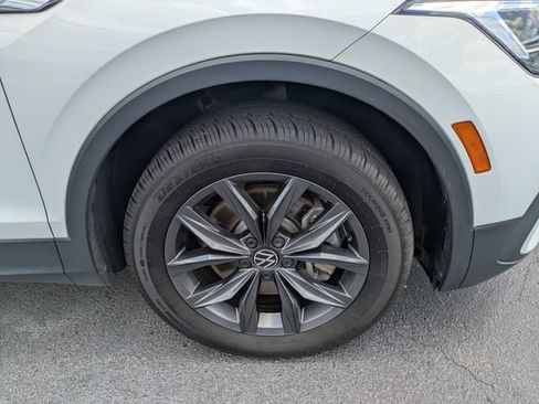 Used 2022 Volkswagen Tiguan SE AWD/4WD image 14